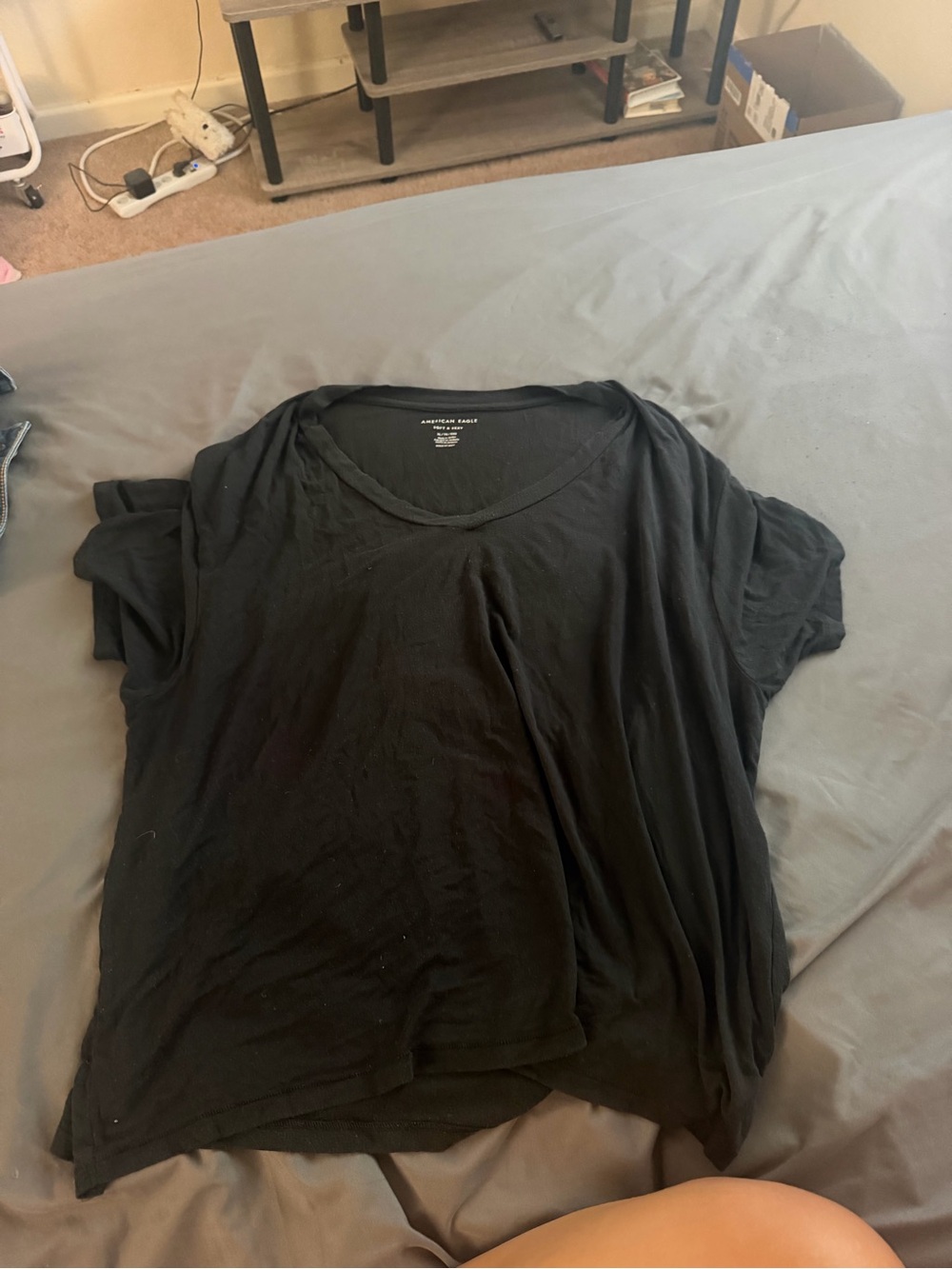 American Eagle Outfitters Black V-Neck Short Sleeve Tee